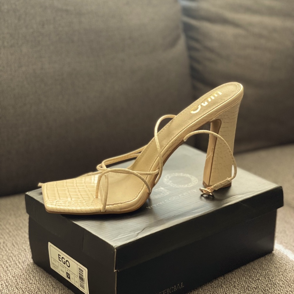 EGO OFFICIAL TAN STRAPPY SANDAL HEELS